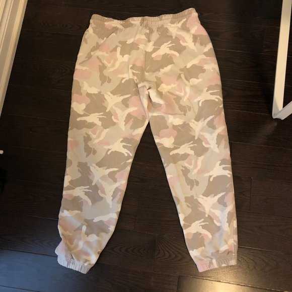 GAP Pink Camo Sweatpants - Picture 3 of 4